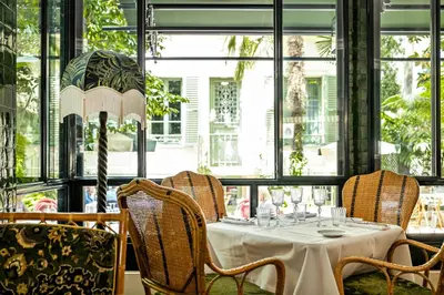 Restaurant ou autre lieu de restauration dans l'établissement Hôtel Eldorado Paris
