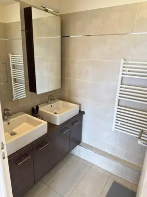 Salle de bains dans l'établissement Magnifique Appart. spacieux 8P/ Défense-Courbevoie