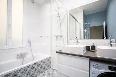 Salle de bains dans l'établissement GuestReady - A classic touch of Parisian glamour