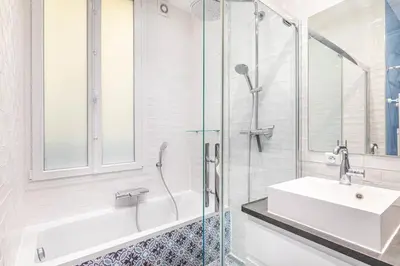 Salle de bains dans l'établissement GuestReady - A classic touch of Parisian glamour