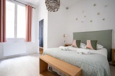 Un ou plusieurs lits dans un hébergement de l'établissement GuestReady - A classic touch of Parisian glamour