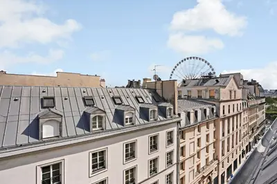 Vue générale sur Paris ou vue de la ville depuis l'appartement
