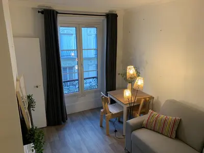 Coin salon dans l'établissement Studio moderne au cœur de Paris Batignolles