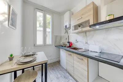 Cuisine ou kitchenette dans l'établissement Appartement Moderne, proche Porte de Versailles et Gare de Clamart
