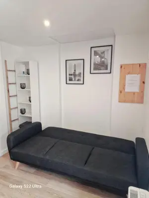 Coin salon dans l'établissement Charment studio proche Paris 15