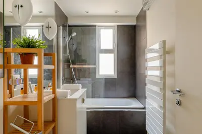 Salle de bains dans l'établissement Veeve - Mid-century Maestro