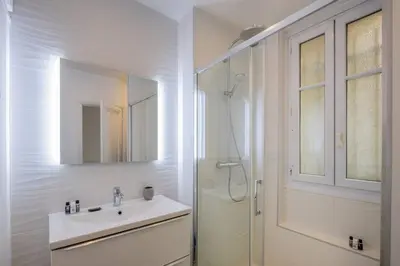 Salle de bains dans l'établissement Goujon - Cozy apartment in Nation-Picpus neighborhood