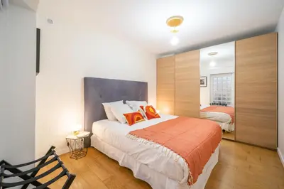 Un ou plusieurs lits dans un hébergement de l'établissement Spacious & Bright Loft Central Paris