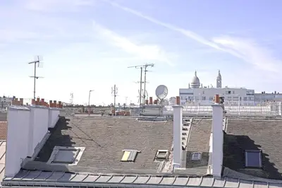 Vue générale sur Paris ou vue de la ville depuis l'appartement