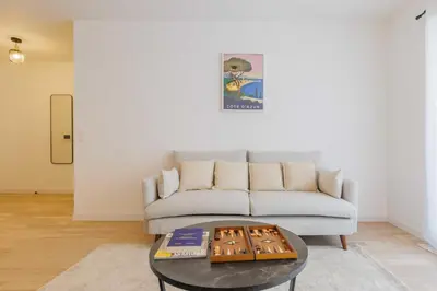Coin salon dans l'établissement Modern apartment - 2BR-5P - Puces de Saint-Ouen