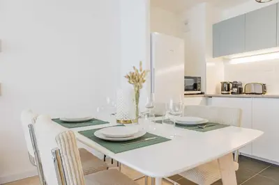 Cuisine ou kitchenette dans l'établissement Modern apartment - 2BR-5P - Puces de Saint-Ouen