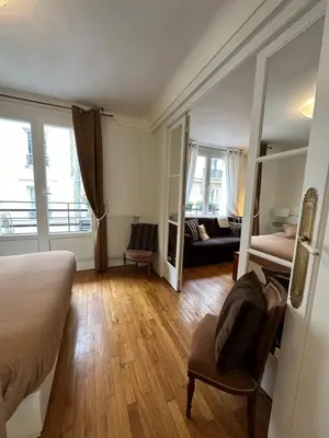 Un ou plusieurs lits dans un hébergement de l'établissement L.C. GrandTour Paris