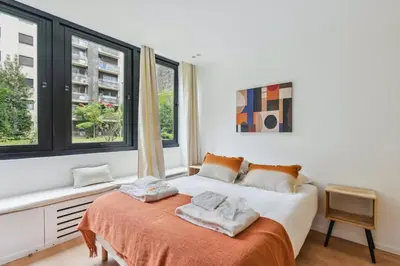Un ou plusieurs lits dans un hébergement de l'établissement 311 Suite Elisa - Superbe Appartement à Paris.