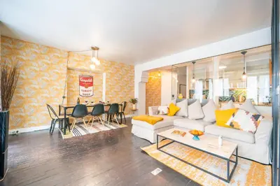 Coin salon dans l'établissement Spacious Family Apartment near Bastille & Marais