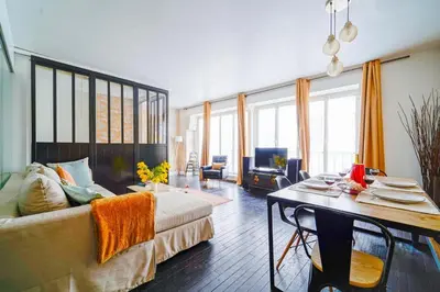 Coin salon dans l'établissement Spacious Family Apartment near Bastille & Marais