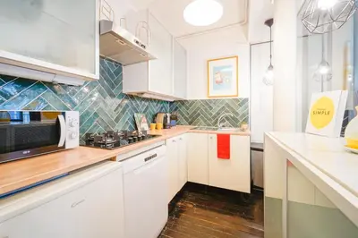 Cuisine ou kitchenette dans l'établissement Spacious Family Apartment near Bastille & Marais