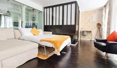 Coin salon dans l'établissement Spacious Family Apartment near Bastille & Marais