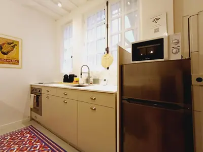 Cuisine ou kitchenette dans l'établissement Elegant & Quiet Suite in Le Marais near Hôtel de Ville