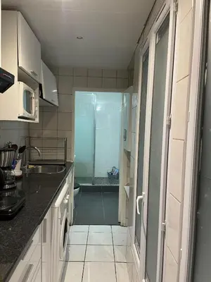 Cuisine ou kitchenette dans l'établissement Central Flat for 7