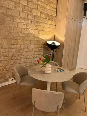 Coin salon dans l'établissement La Suite de Montorgueil