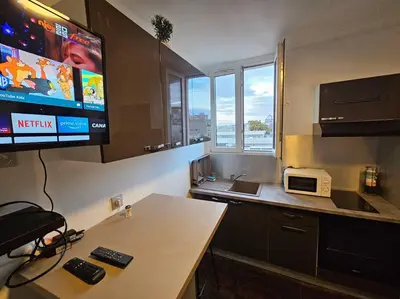 Cuisine ou kitchenette dans l'établissement Appartement Proche Metro Paris