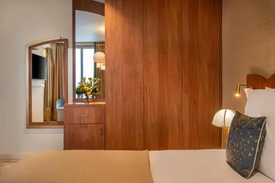 Un ou plusieurs lits dans un hébergement de l'établissement Hôtel La Bourdonnais by Inwood Hotels