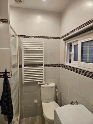 Salle de bains dans l'établissement STUDIO 22M2 A IVRY/SEINE-A 200 METRES DE PARIS. PROCHE METRO 7