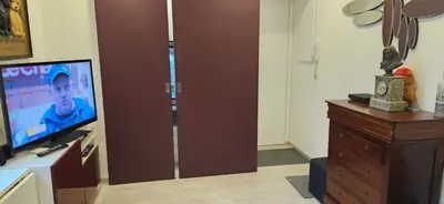 Télévision ou salle de divertissement dans l'établissement STUDIO 22M2 A IVRY/SEINE-A 200 METRES DE PARIS. PROCHE METRO 7