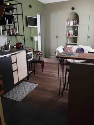 Cuisine ou kitchenette dans l'établissement Cosy Nest in Montmartre