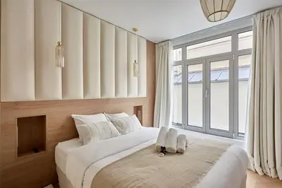 Un ou plusieurs lits dans un hébergement de l'établissement Apartment Centre de Paris by Studio prestige