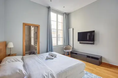 Un ou plusieurs lits dans un hébergement de l'établissement Apartment Ile Saint Louis by Studio prestige