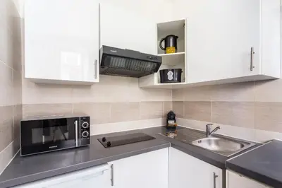 Cuisine ou kitchenette dans l'établissement Appartement accueillant -1BR-6P - Auteuil - Passy
