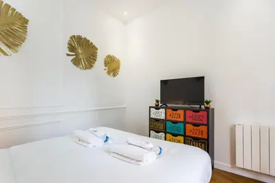 Télévision ou salle de divertissement dans l'établissement Appartement accueillant -1BR-6P - Auteuil - Passy