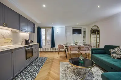 Cuisine ou kitchenette dans l'établissement Apartment Saint Germain des Près by Studio prestige