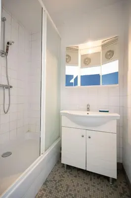 Salle de bains dans l'établissement Studio Paris 14ème arrondissement - II