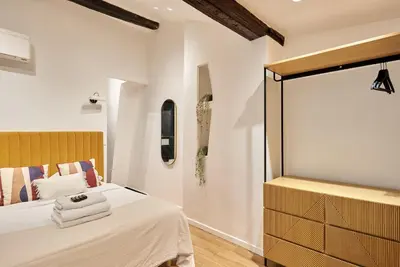 Un ou plusieurs lits dans un hébergement de l'établissement Apartment Le Marais by Studio prestige