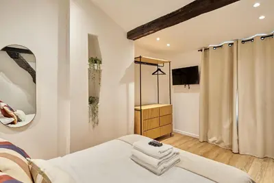 Un ou plusieurs lits dans un hébergement de l'établissement Apartment Le Marais by Studio prestige