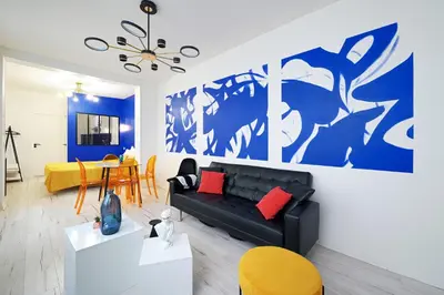 Coin salon dans l'établissement Modern Large Studio Apartment for 3