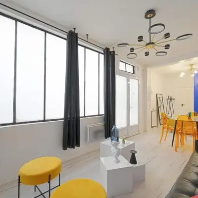 Modern Large Studio Apartment for 3