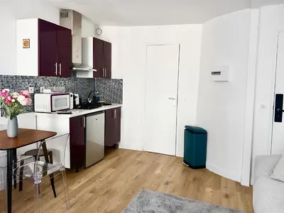 Cuisine ou kitchenette dans l'établissement Mondétour Paris centre - Urban flat