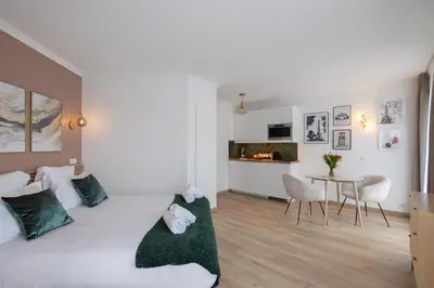 Un ou plusieurs lits dans un hébergement de l'établissement Sweet'Issy - Balcon - Parking - Climatisation - WIFI - MyBestLoc