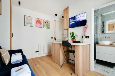 Télévision ou salle de divertissement dans l'établissement Charming studio - 2P - Montmartre - Sacré-Coeur