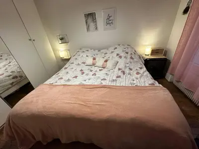 Un ou plusieurs lits dans un hébergement de l'établissement Charmant 3 pièces Champs-Elysées, Ternes, Porte Maillot, 17ème