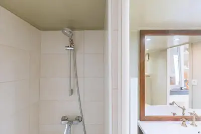 Salle de bains dans l'établissement Centrally located duplex Notre Dame