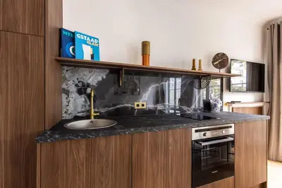 Cuisine ou kitchenette dans l'établissement Luxurious & Central 2BD Apart for 4