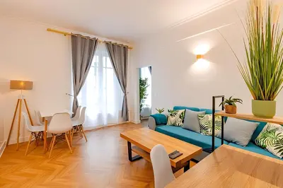Coin salon dans l'établissement Loft à 2 pas des Champs Elysées et de la Défense!