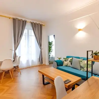 Loft à 2 pas des Champs Elysées et de la Défense!