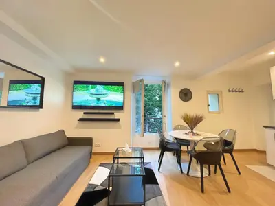 Télévision ou salle de divertissement dans l'établissement Appartement coup de coeur Montparnasse