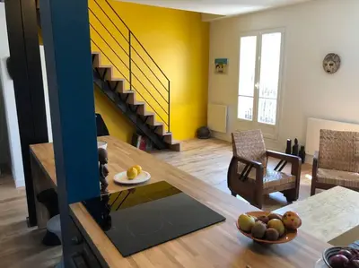 Coin salon dans l'établissement Appartement duplex refait à neuf calme et lumineux