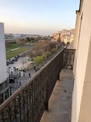 Balcon ou terrasse dans l'établissement Appartement duplex refait à neuf calme et lumineux